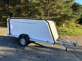 Euroline 300 cargotrailer m/tagstativ